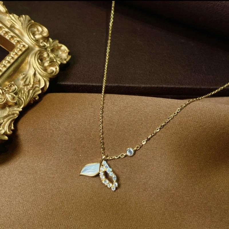 2021 Micro Inlaid Mother Shellfish Tail Necklace