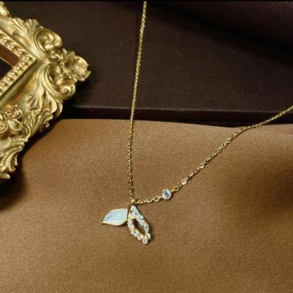 2021 Micro Inlaid Mother Shellfish Tail Necklace