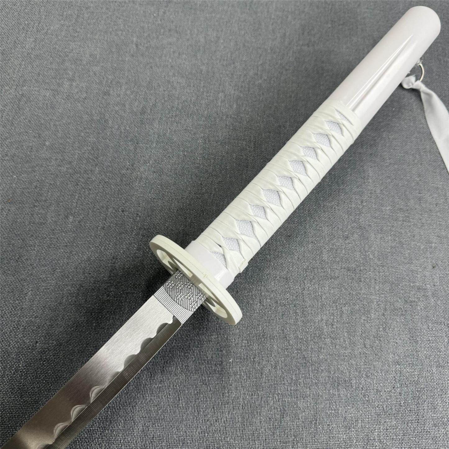 Traditional white ray skin and cotton wrap handle (Tsuka) of the Kuchiki Unleashed anime-inspired carbon steel katana.