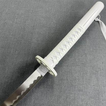 Traditional white ray skin and cotton wrap handle (Tsuka) of the Kuchiki Unleashed anime-inspired carbon steel katana.
