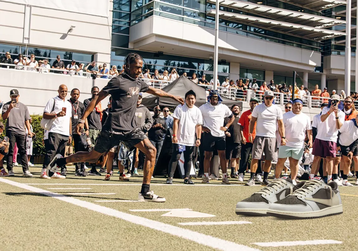 トラヴィス?スコット × ナイキ エアジョーダン1 ロー OG "リバース モカ/セイル アンド リッジロック"