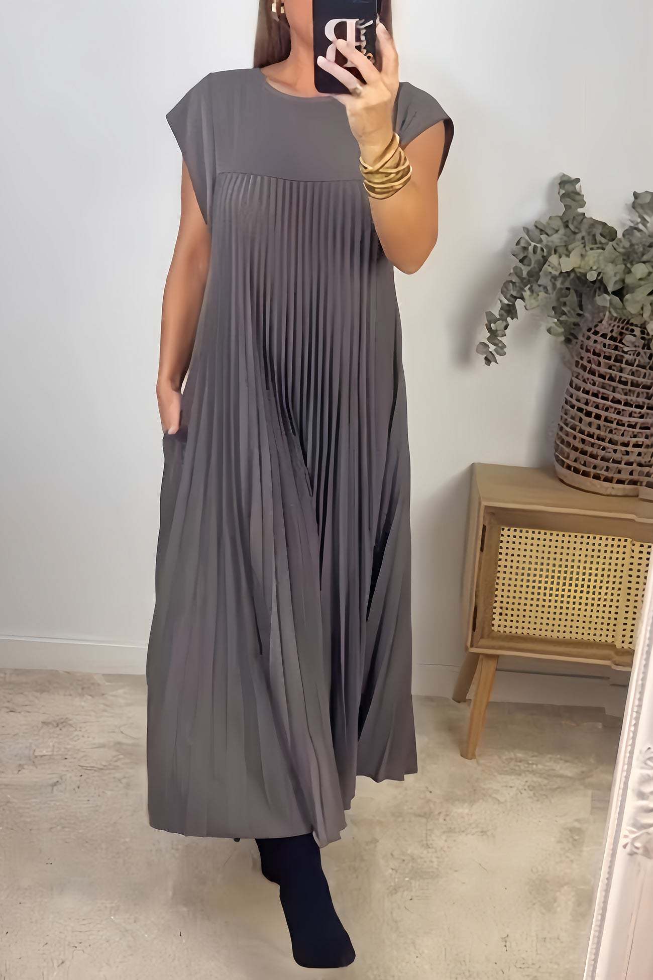 Crew Neck Cap Sleeve Pleated Dress