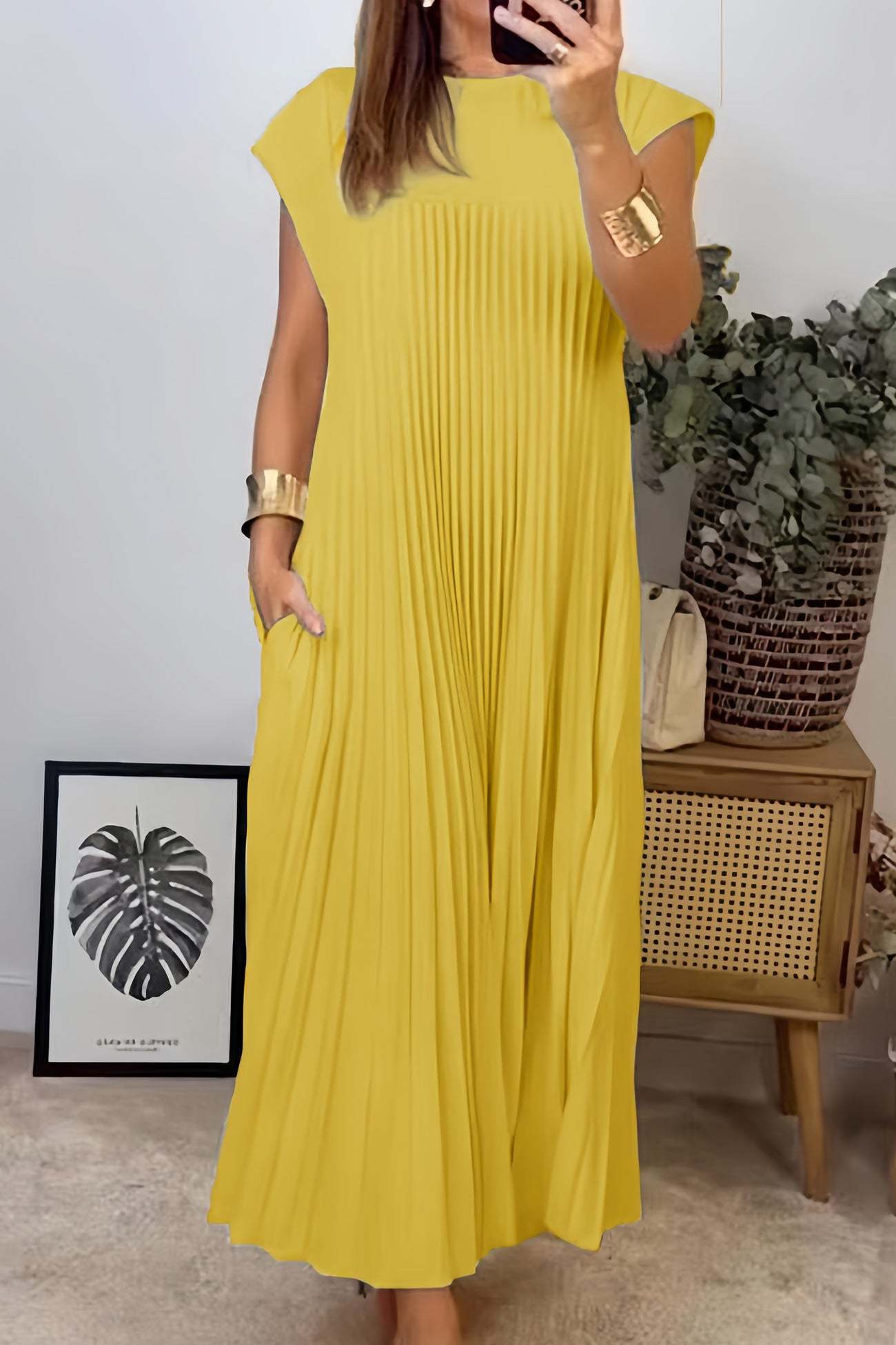 Crew Neck Cap Sleeve Pleated Dress