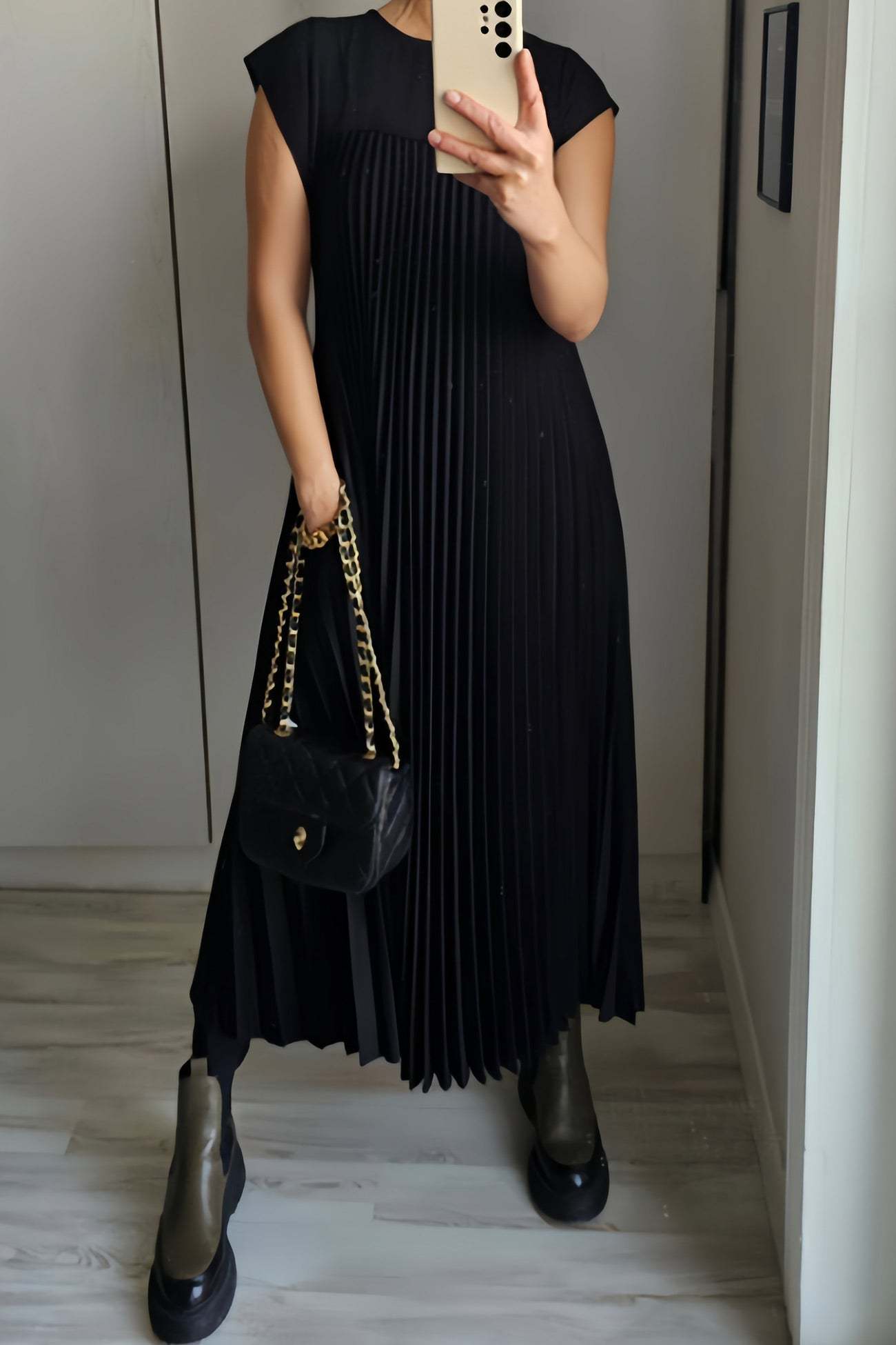 Crew Neck Cap Sleeve Pleated Dress