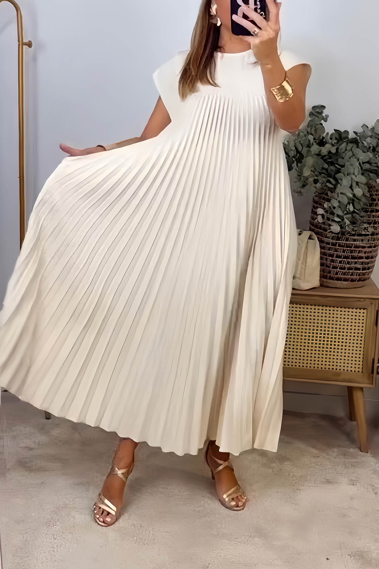 Crew Neck Cap Sleeve Pleated Dress
