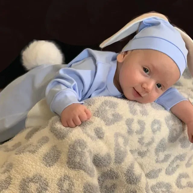 Personalisiertes Hasen-outfit Für Baby, Individueller Name, Baby-häschen-strampler, Personalisiertes Handbesticktes Oster-outfit, Baby-geschenk - namenecklacede