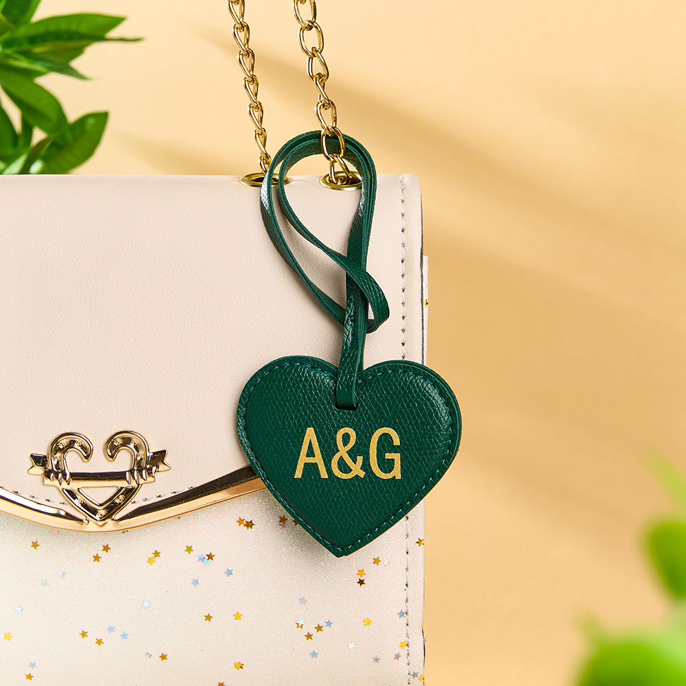 Personalisierter Leder-herz-taschenanhänger, Personalisierter Herz-schlüsselanhänger, Leder-initial-herz-anhänger, Handtaschen-accessoire, Geschenk Für Sie - namenecklacede
