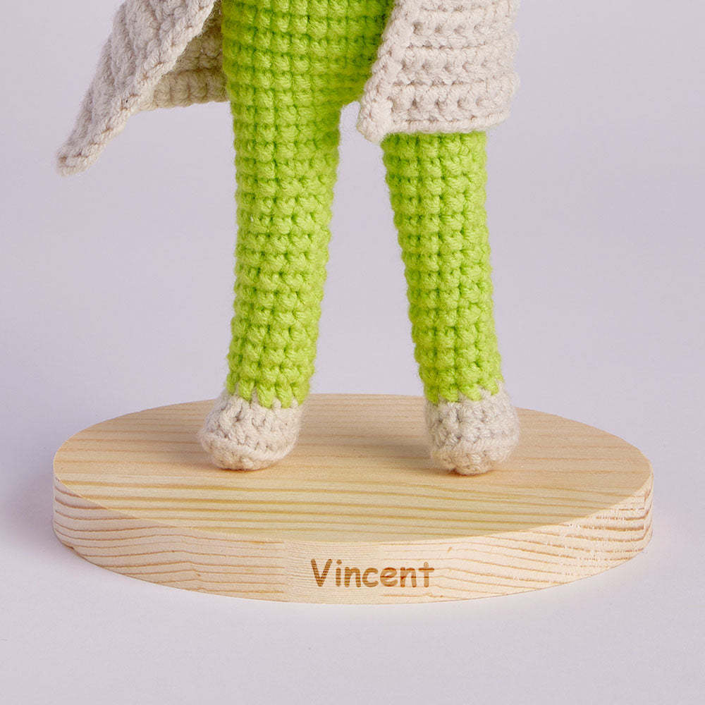 20cm Häkelpuppen-sockelständer Mit Individuellem Namen - ihrenamenskettede