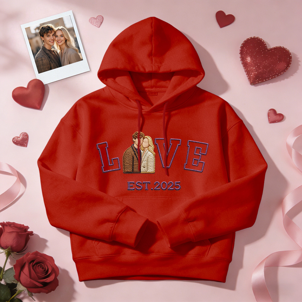 Personalisiertes Sweatshirt/hoodie Mit Besticktem Foto Eines Paares Mit Dem Aufdruck „love Est. Year" - namenecklacede