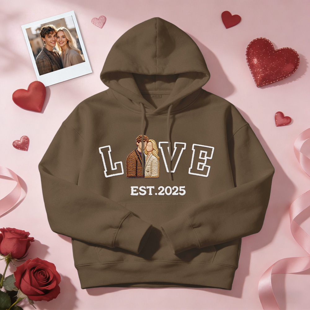 Personalisiertes Sweatshirt/hoodie Mit Besticktem Foto Eines Paares Mit Dem Aufdruck „love Est. Year" - namenecklacede