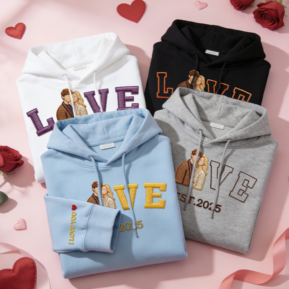 Personalisiertes Sweatshirt/hoodie Mit Besticktem Foto Eines Paares Mit Dem Aufdruck „love Est. Year" - namenecklacede