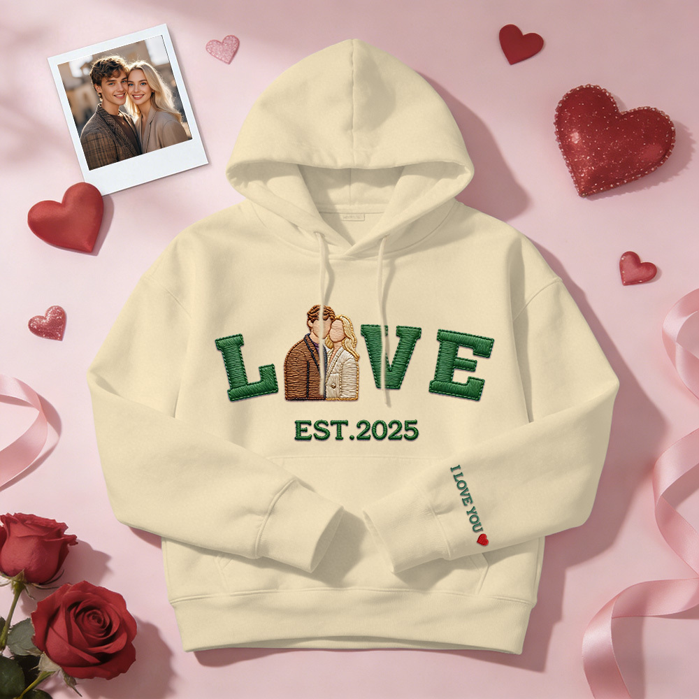 Personalisiertes Sweatshirt/hoodie Mit Besticktem Foto Eines Paares Mit Dem Aufdruck „love Est. Year" - namenecklacede