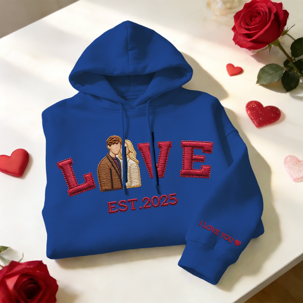 Personalisiertes Sweatshirt/hoodie Mit Besticktem Foto Eines Paares Mit Dem Aufdruck „love Est. Year" - namenecklacede