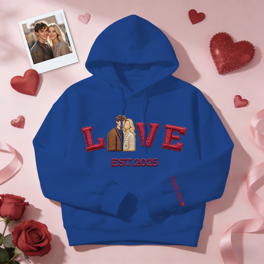 Personalisiertes Sweatshirt/hoodie Mit Besticktem Foto Eines Paares Mit Dem Aufdruck „love Est. Year" - namenecklacede