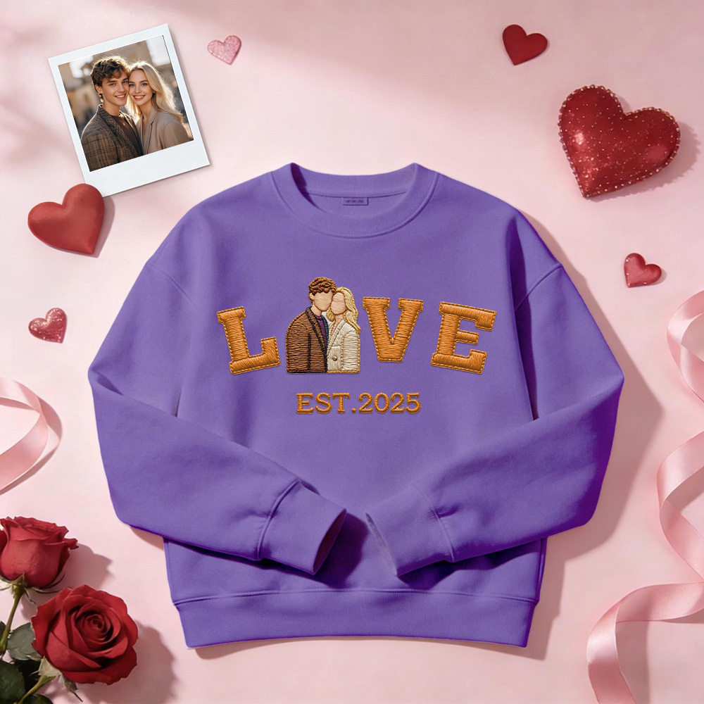 Personalisiertes Sweatshirt/hoodie Mit Besticktem Foto Eines Paares Mit Dem Aufdruck „love Est. Year" - namenecklacede