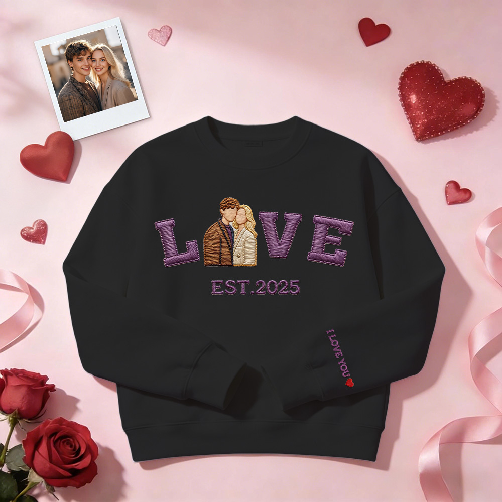 Personalisiertes Sweatshirt/hoodie Mit Besticktem Foto Eines Paares Mit Dem Aufdruck „love Est. Year" - namenecklacede