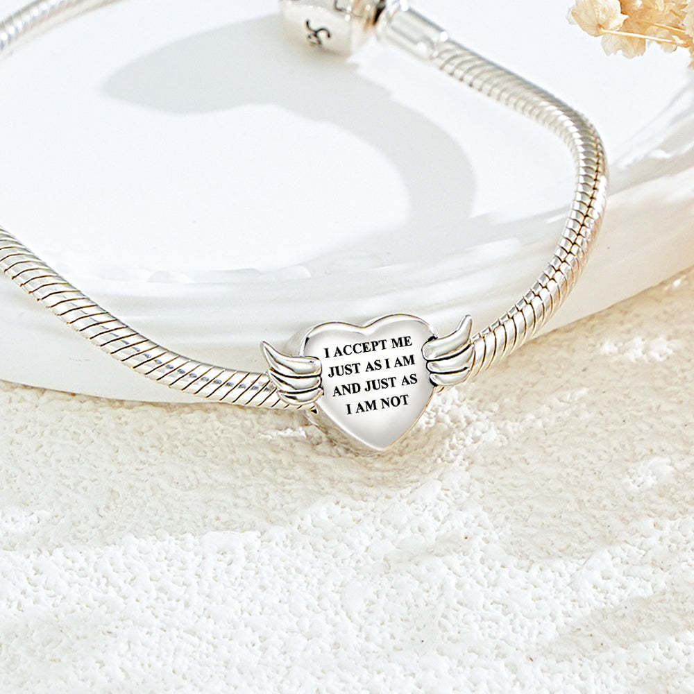 Benutzerdefinierter Foto-charm-engel Mit Geöffneten Flügeln Und Herz - ihrenamenskettede