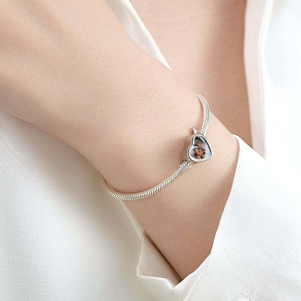 Benutzerdefinierter Foto-charm-engel Mit Geöffneten Flügeln Und Herz - ihrenamenskettede