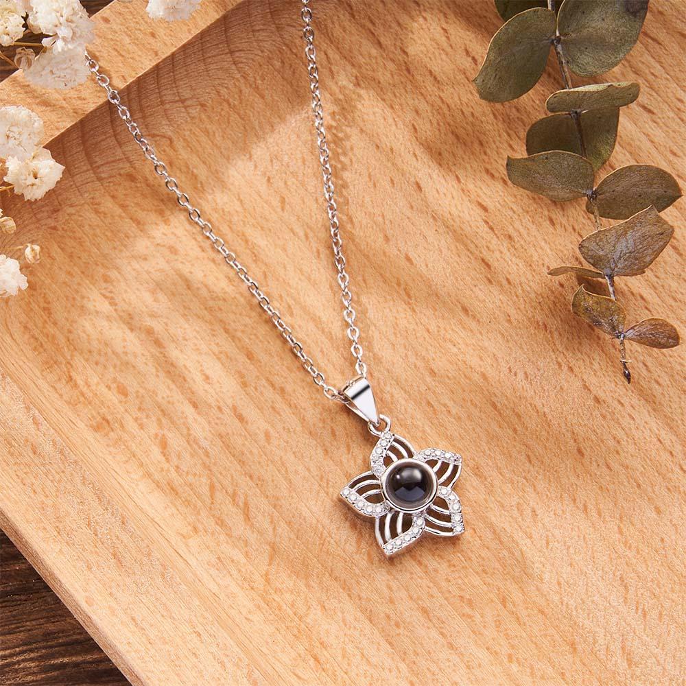 Personalisierte Projektions-Foto-Halskette, romantische Sakura, einzigartige Geschenke für Freundinnen - NameNecklace