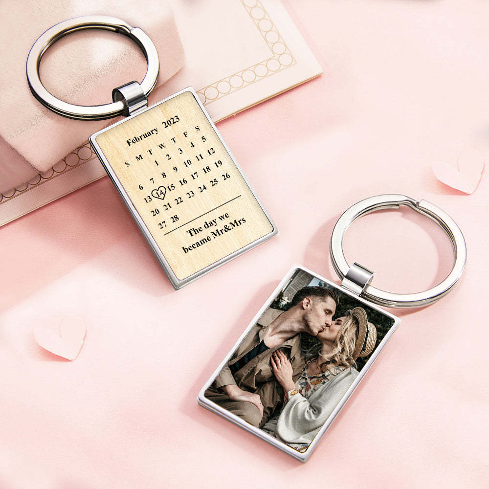 Personalisierter Fotokalender-schlüsselanhänger, Valentinstagsgeschenk, Individuell Gravierter Bild-schlüsselanhänger, Jubiläumsgeschenk - ihrenamenskettede