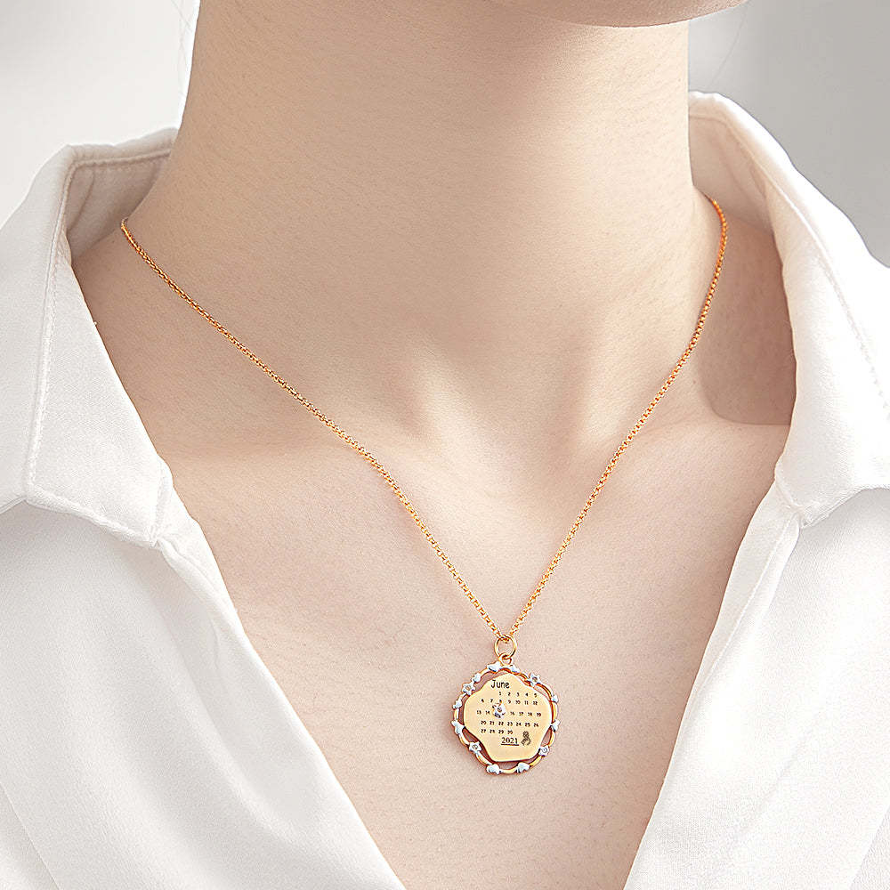 Personalisierte Kalender-halskette, Kreatives Gedenk-liebesgeschenk - ihrenamenskettede