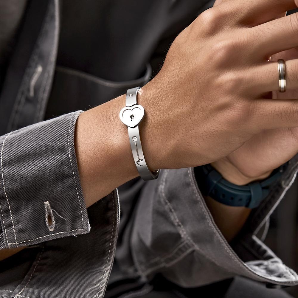 Benutzerdefinierte Gravierte Concentric Lock Armband Schlüssel Halskette Paar Geschenke - ihrenamenskettede