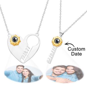 Personalisierte Projektionshalskette Personalisiertes Datums-Herz Schlüssel Paar-Geschenke