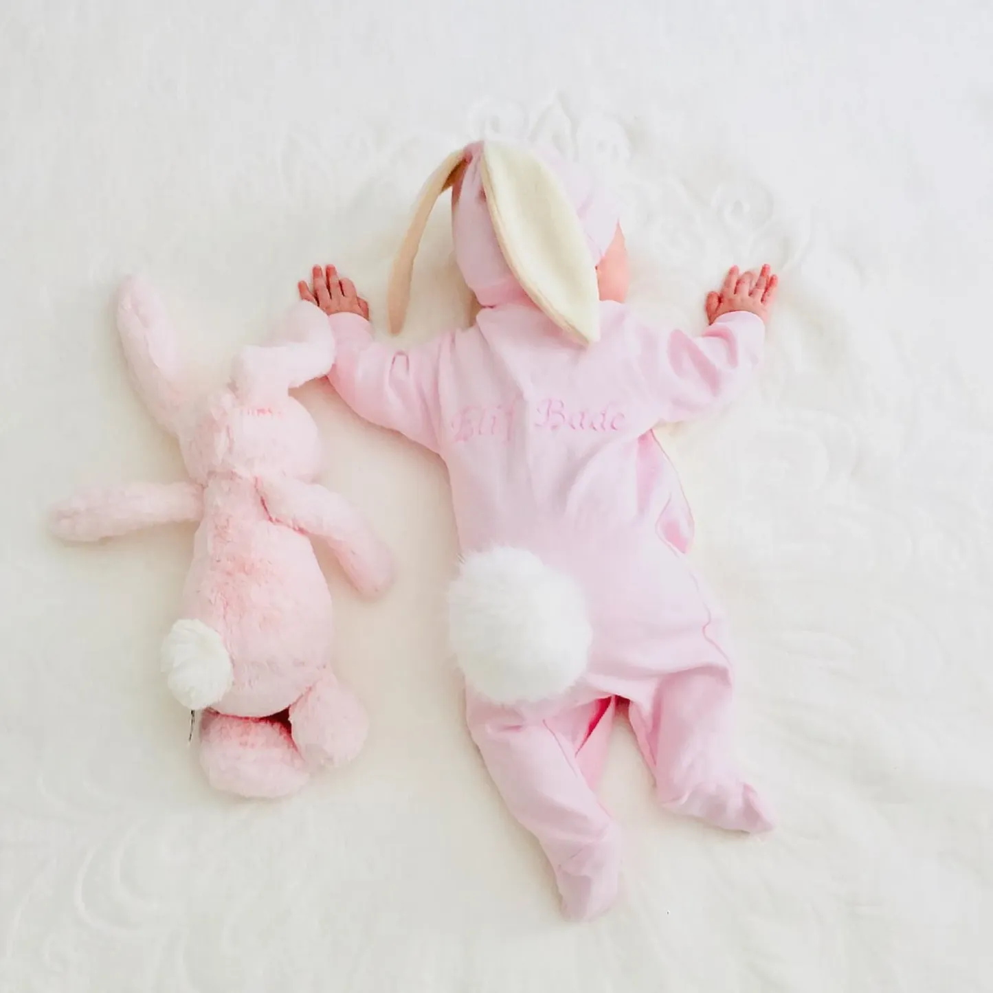 Personalisiertes Hasen-outfit Für Baby, Individueller Name, Baby-häschen-strampler, Personalisiertes Handbesticktes Oster-outfit, Baby-geschenk - namenecklacede