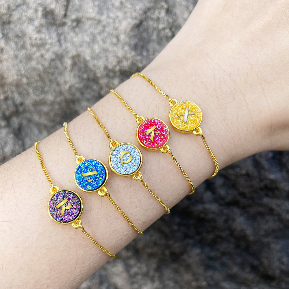 Personalisiertes Glitzer-armband Mit Anfangsbuchstaben, Individuell Gestaltetes Armband Mit Bunten Buchstabenanhängern Aus Epoxidharz, Funkelndes Bolo-armband Mit Buchstaben – Geschenkidee Für Sie