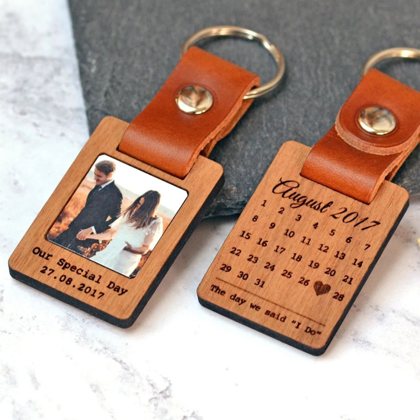 Personalisierter Fotokalender-schlüsselanhänger Aus Holz – Individuell Gestalteter Fotokalender-schlüsselanhänger Aus Holz – Geschenk Zum Fünften Jahrestag Für Sie Und Ihn - namenecklacede