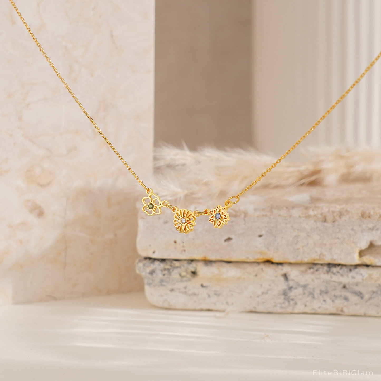 Personalisierte Geburtsblumen- Und Geburtssteinkette Mit Familienanhänger - namenecklacede