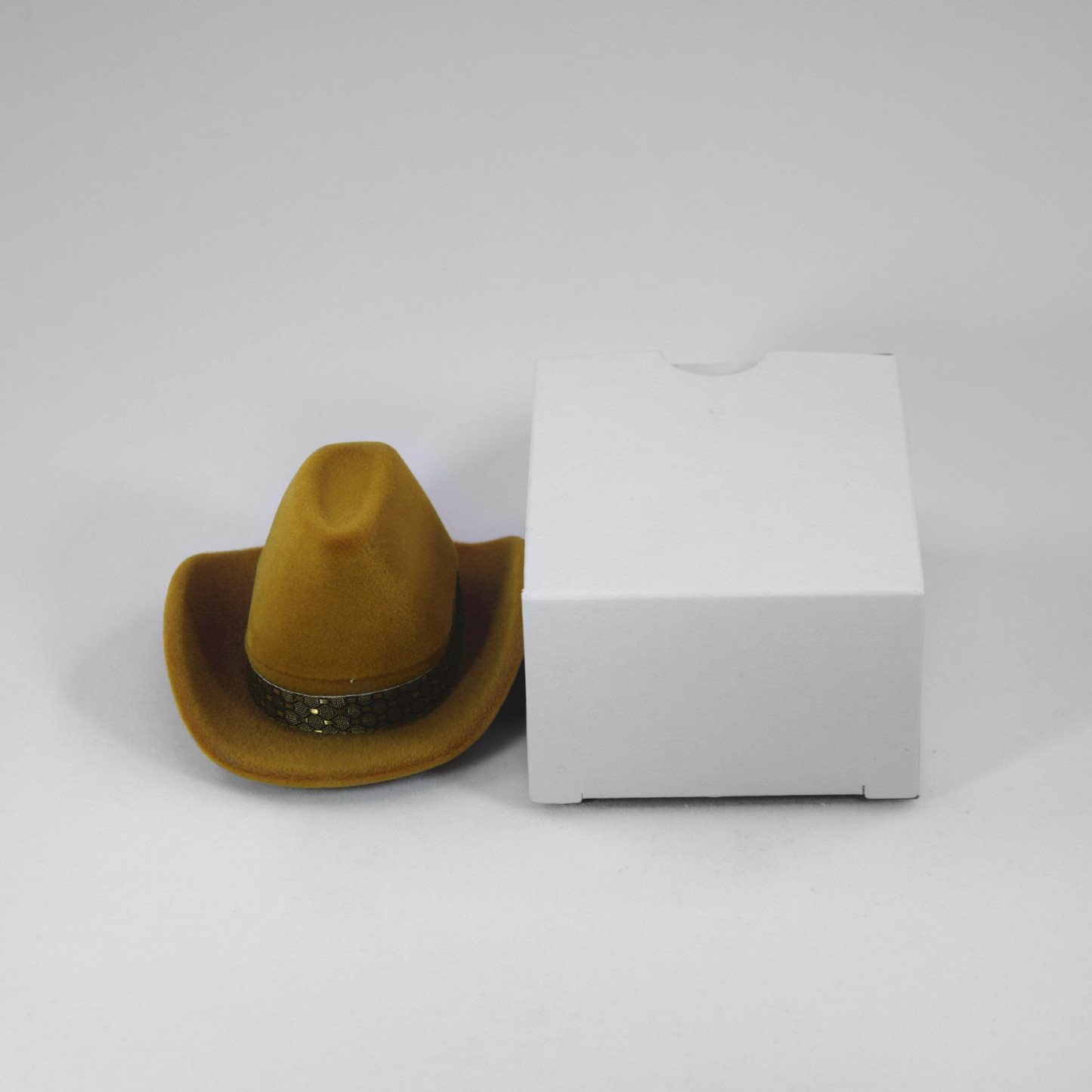 Vintage Brown Cowboy Hat & Stylish Western HeadwearStylish & White Casual Hat Perfect for Travel & Streetwear For Her And Him