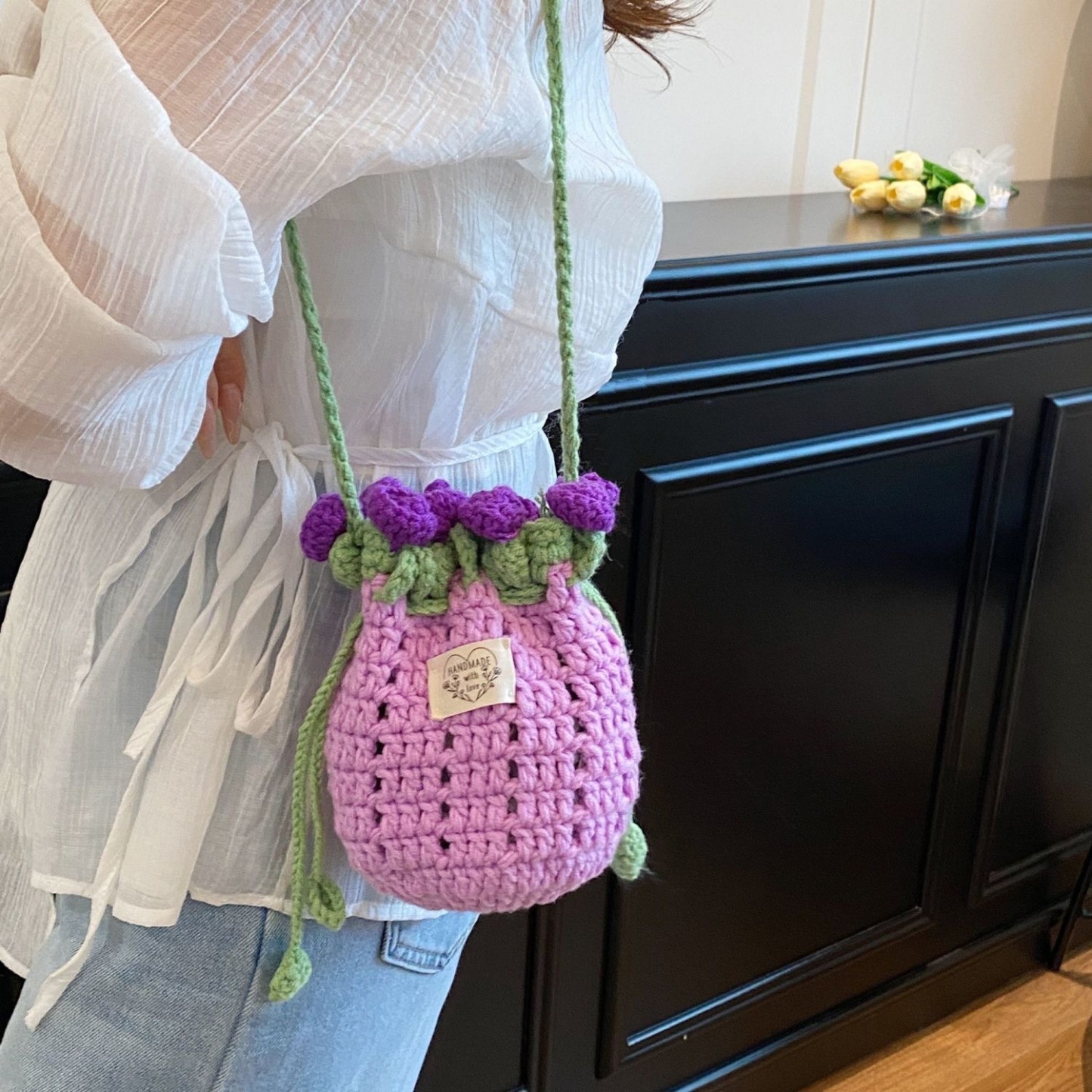 Hand-Knitted Rose Design Mini Bucket Bag Crocheted Flower Drawstring Bag Cute Crocheted Rose Bucket Bag