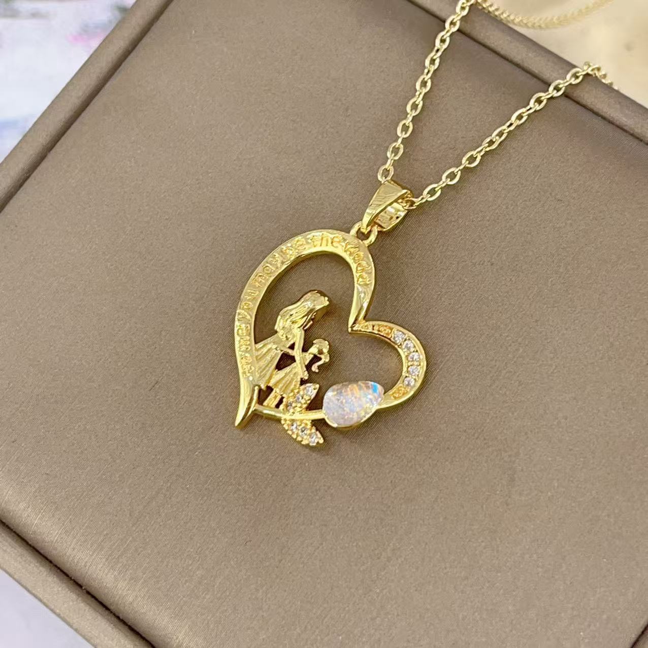 Mother's Day Gifts Heart-shaped Tulip Mother's Love Necklace Mother Daughter Heart Pendant Necklace Heart with Mother and Child