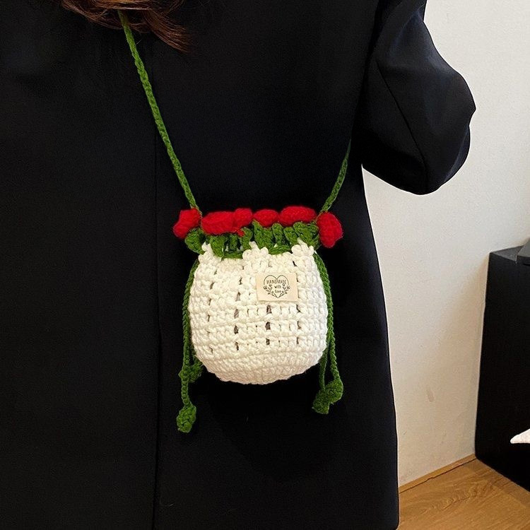 Hand-Knitted Rose Design Mini Bucket Bag Crocheted Flower Drawstring Bag Cute Crocheted Rose Bucket Bag