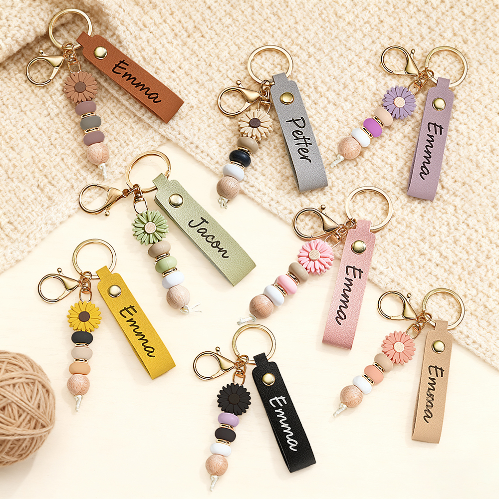 Personalized Daisy Beaded Keyring Custom Name Leather Keychain Engraved Daisy Keychain Faux Leather Daisy Beaded Key Chain Gift for Her