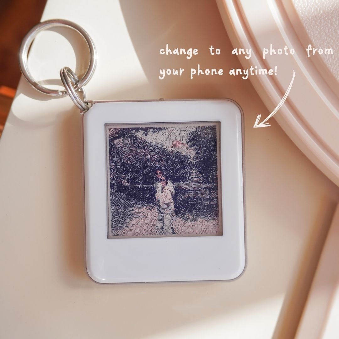 NFC E-Ink Photo Keychain - Instantly Update & Display Your Favorite Photos, Battery-Free Mini Frame