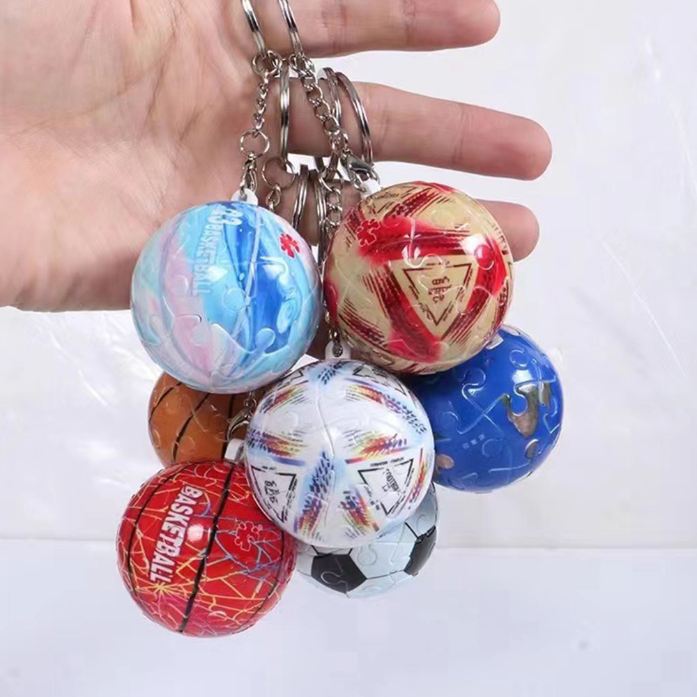 3D Puzzle Ball Keychain Sports Ball Puzzle Keyring Mini Soccer Basketball Globe Keychain Funny 3D Spherical Puzzle Keychain