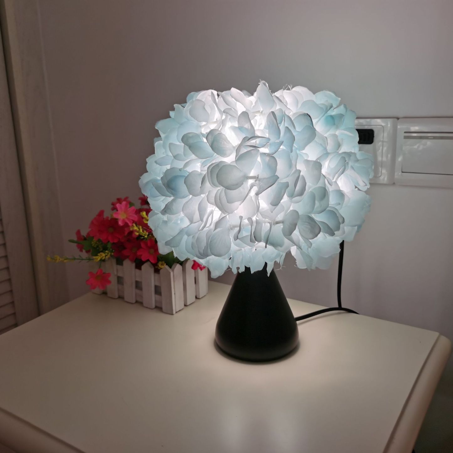 Eternal Bloom LED Flower Lamp – Romantic Valentine’s Day Gift