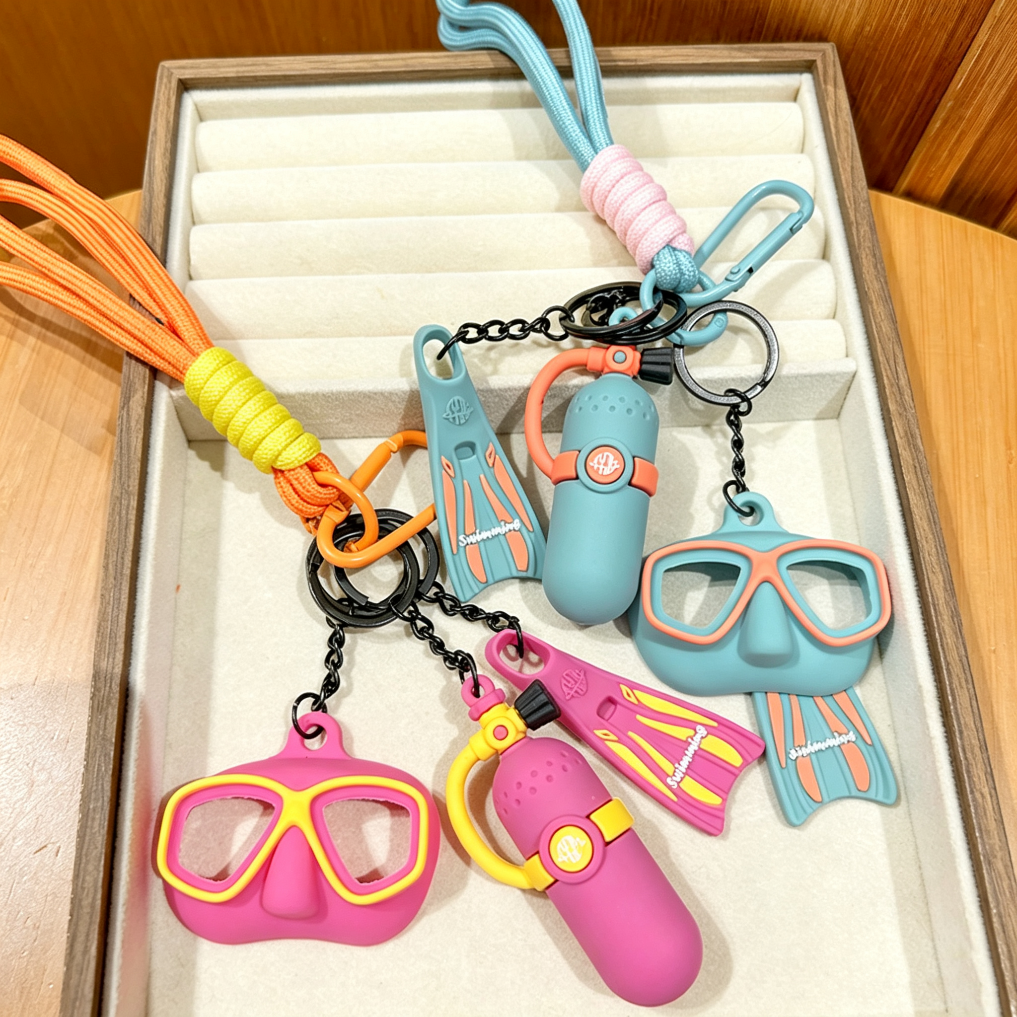 Scuba Diving Gear Keychain Set Mini Oxygen Tank Mask Fins Keyring Bag Pendant Gift