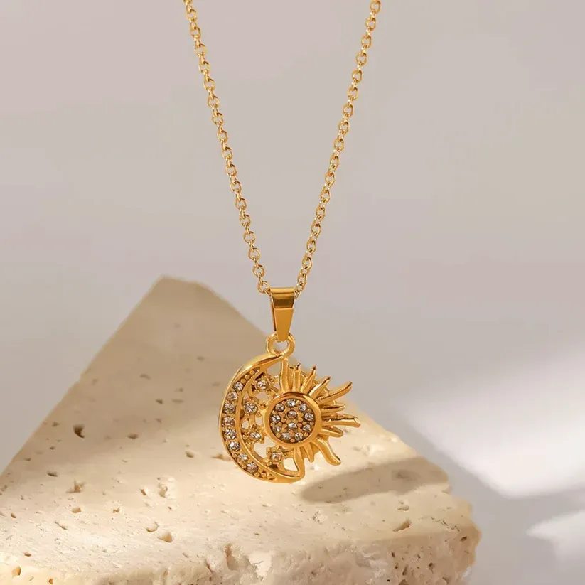 Radiant Sun & Moon Necklace – Sparkling Celestial Pendant with Shimmering Stars, Symbol of Eternal Balance and Cosmic Beauty