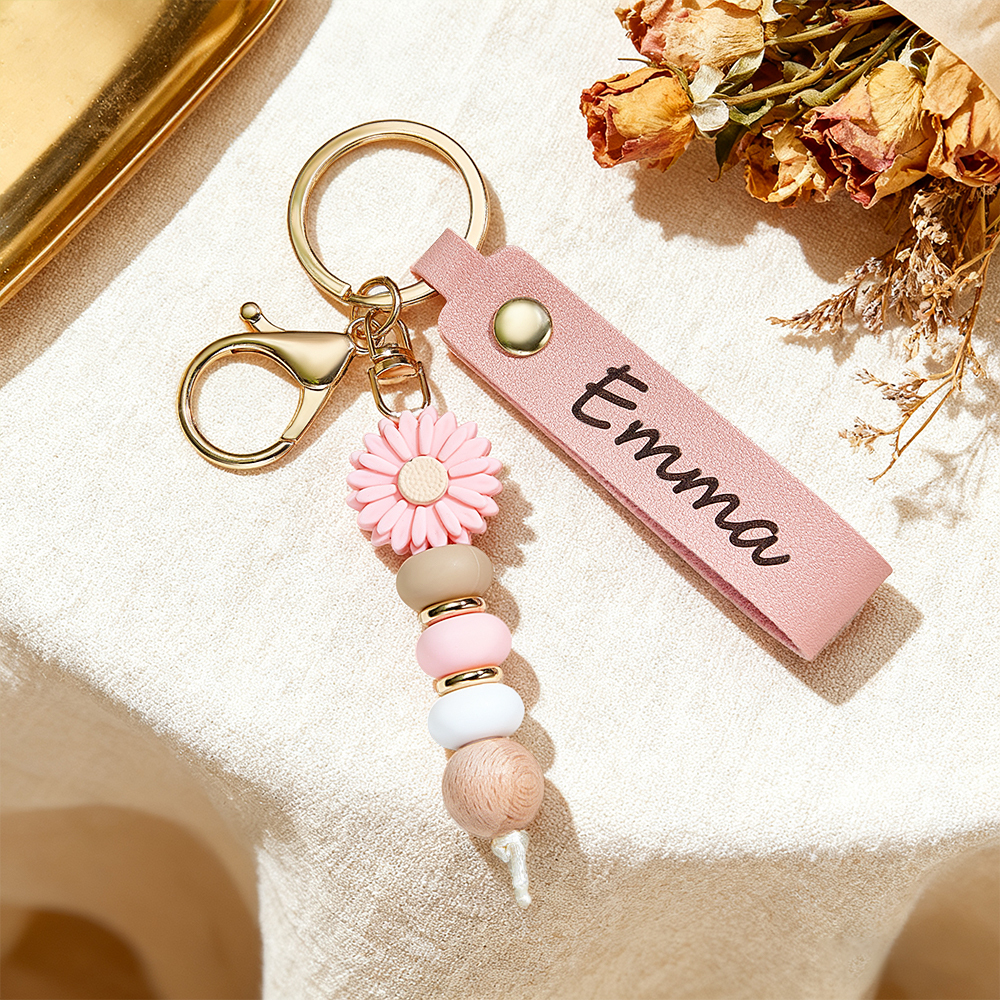 Personalized Daisy Beaded Keyring Custom Name Leather Keychain Engraved Daisy Keychain Faux Leather Daisy Beaded Key Chain Gift for Her