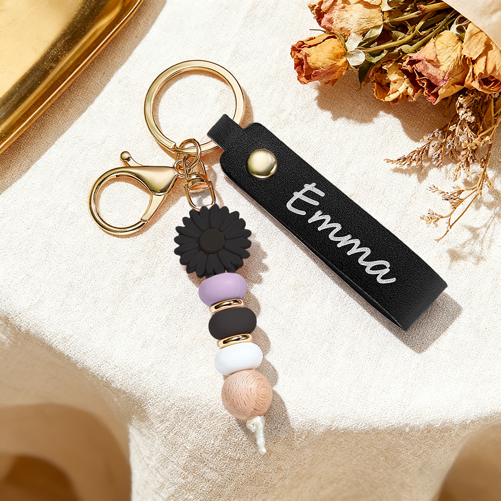 Personalized Daisy Beaded Keyring Custom Name Leather Keychain Engraved Daisy Keychain Faux Leather Daisy Beaded Key Chain Gift for Her