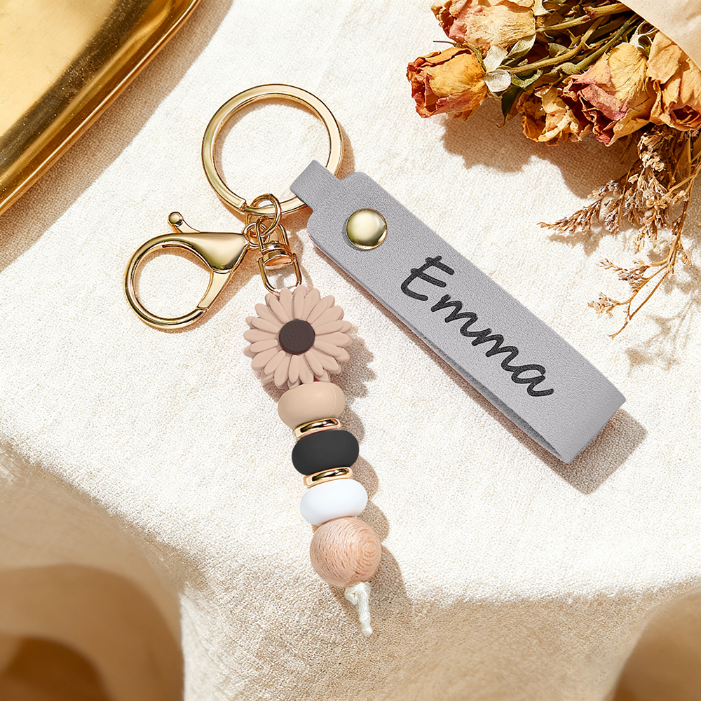 Personalized Daisy Beaded Keyring Custom Name Leather Keychain Engraved Daisy Keychain Faux Leather Daisy Beaded Key Chain Gift for Her
