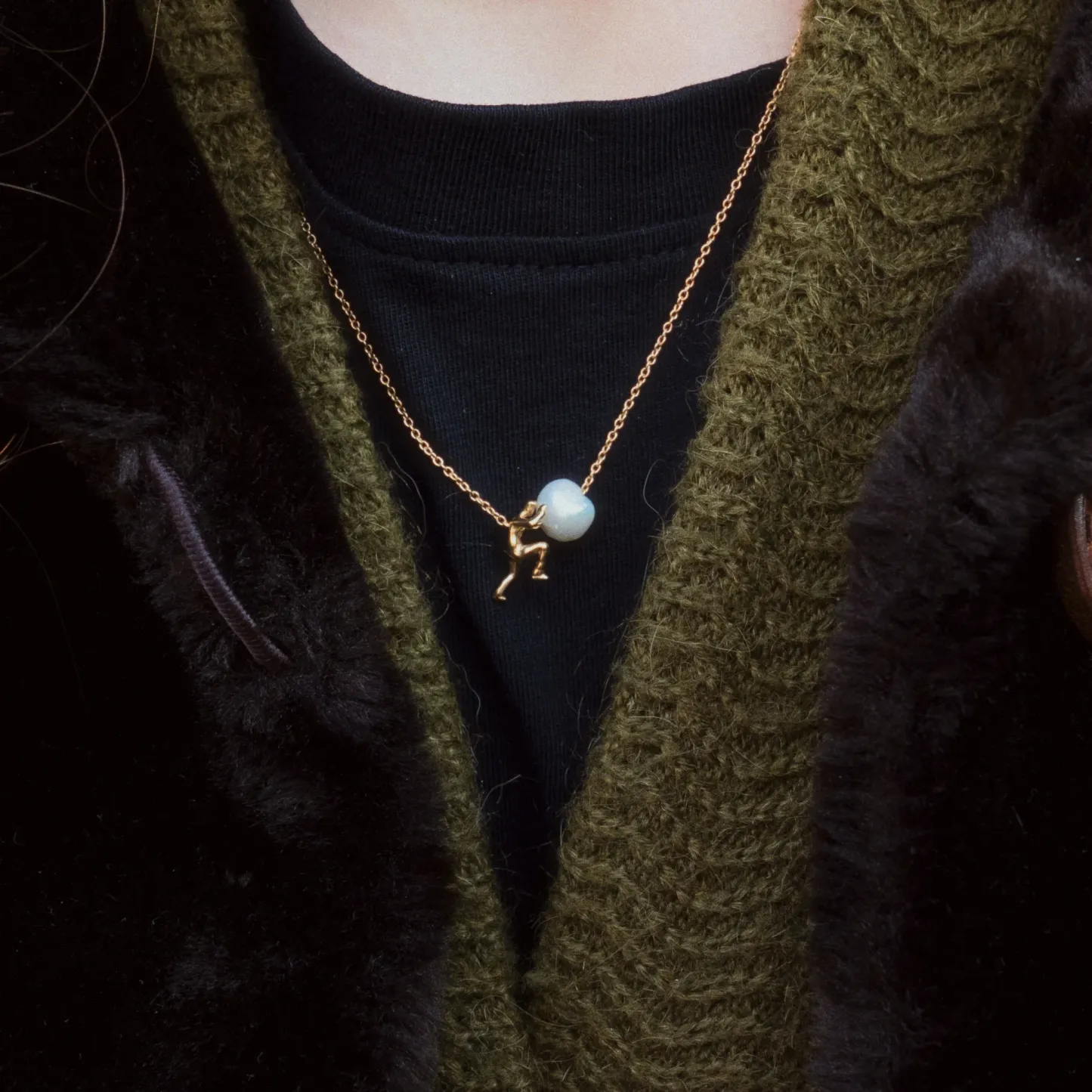 Elegant Pearl-Inspired Necklace with Human Push Design – Perfect Gift Idea