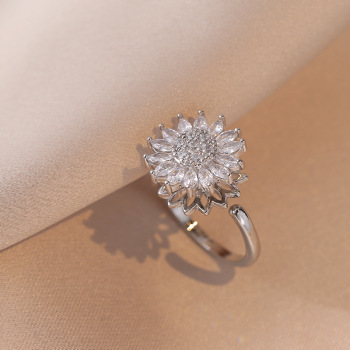 Elegant Sunflower Spinner Ring for Women Sparkling Zircon Anxiety Fidget Jewelry Adjustable Stress Relief Sunflower Ring 