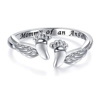 Baby Foot with Angel Wings Ring – Meaningful Mom & Child Keepsake For Mom Gifts