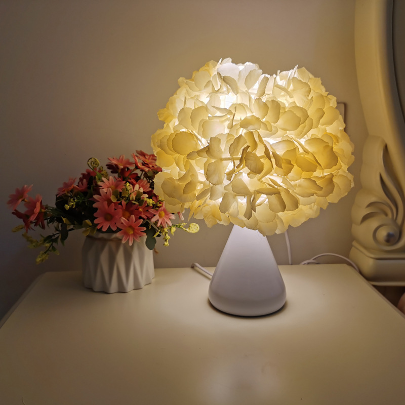 Eternal Bloom LED Flower Lamp – Romantic Valentine’s Day Gift
