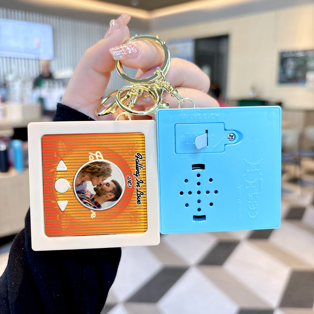 Personalized Photo Music Album Keychain Voice Recorder Custom Song Keychain with Picture and Album Art Mini Record Player Keychain
