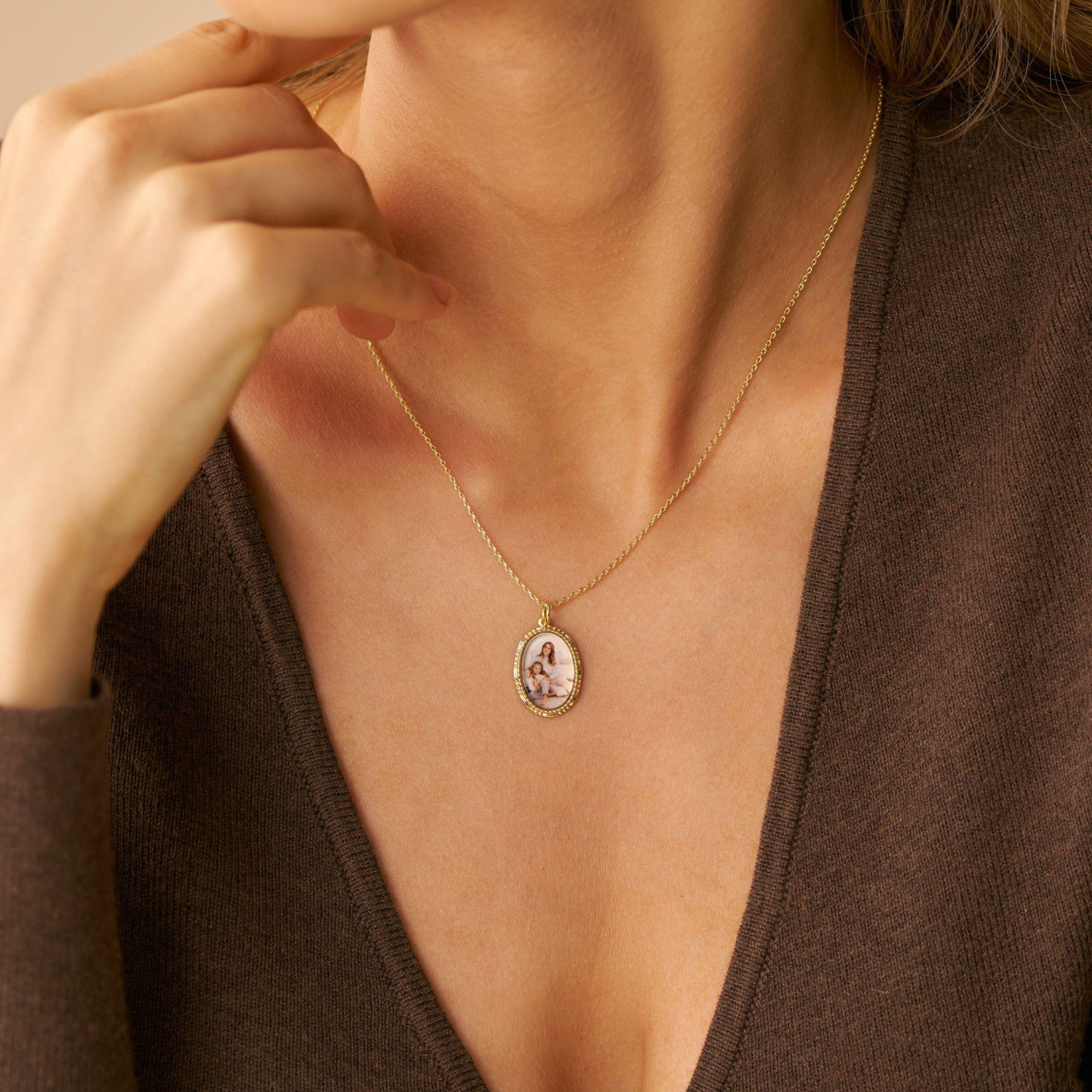 Vintage Style Custom Photo Necklace Classic Personalized Picture Frame Necklace Valentine's Day Gift for Her